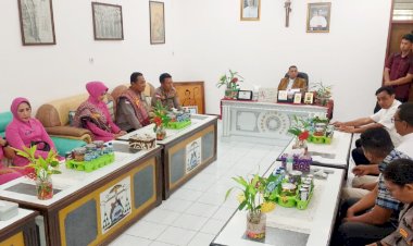 Harmonisasi-Polri-dan-Tokoh-Agama:-Kapolda-NTT-bersama-Ketua-Bhayangkari-Daerah-NTT-Lakukan-Silaturahmi-ke-Uskup-Atambua