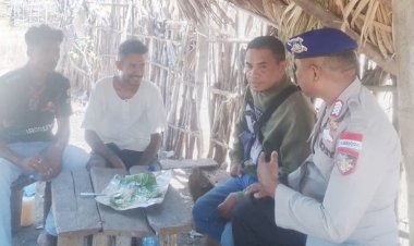 Selalu-Kantongi-Alat-Keselamatan-saat-Melaut,-Imbau-Personel-Sat-Polairud-Polres-Belu-saat-Temui-Nelayan-di-Pesisir-Pantai-Kenebibi