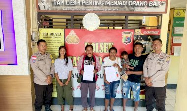 Damaikan-Warga-Binaannya,-Bhabinkamtibmas-Nanaet-Polres-Belu,-Aipda-Fahrudin-Pinta-Mertua-Jadi-Ibu-Yang-Baik-untuk-Menantu