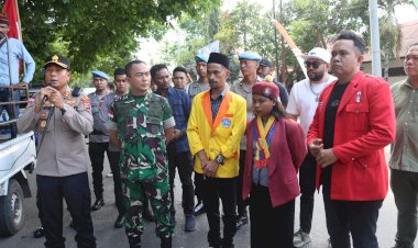Turun-ke-Jalan-Berbaur-dengan-Peserta-Aksi-Damai,-Kapolres-Belu-Sambut-Aspirasi-Mahasiswa-Cipayung-Plus-dengan-Humanis-dan-Dialog-Sehat