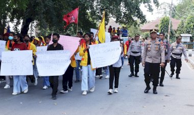Jalan-Kaki-Kawal-Aksi-Damai,-Kapolres-Belu:Terimakasih,-Aspirasi-Disampaikan-dengan-Sejuk-dan-Damai