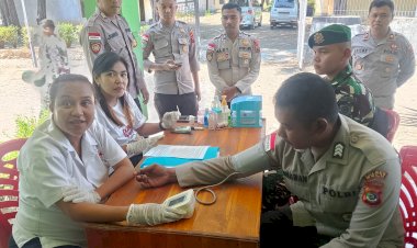 Hadir-di-Pos-Pamtas-Yonarmed-12-Kostrad,-Polsek-Raihat-ikut-Donor-Darah-Sambut-HUT-TNI-ke-80