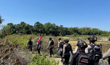 Turjawali-Samapta-Polres-Belu-bersama-Pos-Motaain-dan-Brimob-Gelar-Patroli-Jalan-Kaki,-Jamin-Keamanan-di-Perbatasan-RI-Timor-Leste