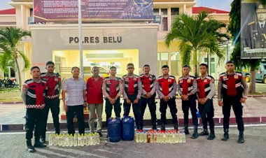 Basmi-Penyakit-Masyarakat-Lewat-KRYD,-Personel-Gabungan-Polres-Belu-Amankan-Ratusan-Liter-Miras-Tradisional-di-Wilayah-Pasar-Baru