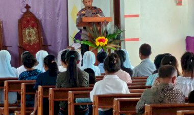 Berdiri-di-Mimbar-Gereja-St.-Theodorus-Weluli,-Kapolsek-Lamaknen-Ajak-Umat-Jauhi-Konsumsi-Minuman-Keras-untuk-Kebaikan-Diri-Sendiri-dan-Orang-Lain