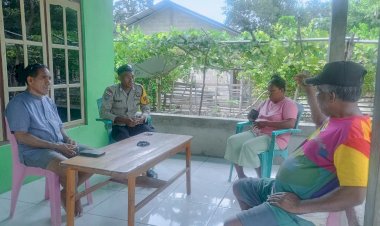 Duduk-Bersama-Bahas-Soal-Kamtibmas,-Bhabinkamtibmas-Tulakadi-Polres-Belu-Ajak-Warga-Jaga-Kamtibmas-dan-Waspadai-Bencana-Alam