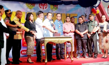 Dukung-Pertumbuhan-Ekonomi-Masyarakat-di-Perbatasan,-Kapolres-Belu-Dampingi-Gubernur-NTT-Resmikan-NTT-Mart