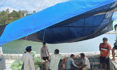 Stop-Melaut-Bila-Cuaca-sedang-Buruk,-Imbau-Personel-Sat-Polairud-Polres-Belu-ke-Nelayan-Atapupu