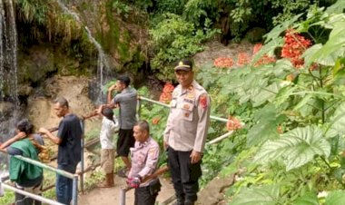 Lakukan-Pengamanan-Saat-Libur-Tahun-Baru-2026,-Polsek-Lasiolat-Selipkan-Pesan-kamtibmas-kepada-Pengujung-Wisata-Air-Terjun-Mauhalek