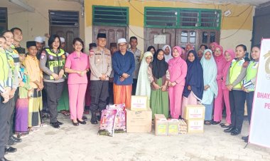 Indahnya-Berbagi-di-Bulan-Ramadan-1447-H,-Kapolres-Belu-dan-Ketua-Bhayangkari-Salurkan-Paket-Sembako-untuk-Anak-anak-Panti-Asuhan