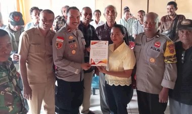 Gelar-Sosialisasi-dan-Sebarkan-Maklumat-Kapolres-Belu,-Kapolsek-Tasbar-Ajak-Warga-Tukuneno-Bersama-Polri-Perangi-Segala-Bentuk-Perjudian