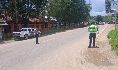 Laka-Lantas-di-Jalur-Motabuik,-Sat-Lantas-Polres-Belu-Lakukan-Olah-TKP-dan-Amankan-Sopir-Mini-Bus