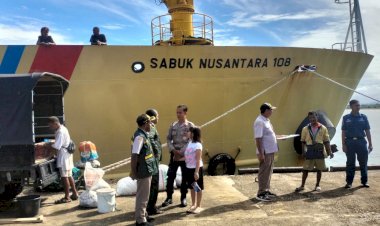 Mudik-Aman,-Keluarga-Bahagia,-Personel-Ops-Ketupat-Polres-Belu-bersama-Instansi-Terkait-Amankan-Arus-Mudik-Lebaran-2026-di-Pelabuhan-Atapupu