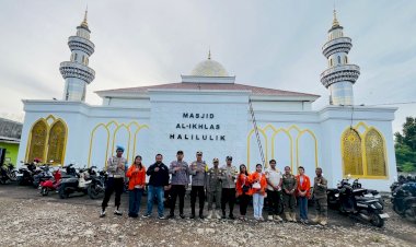 Bersama-Sat-Pol-PP-dan-Mahasiswa-STIPAS-St.Petrus-Kefamenanu,-Aparat-Polsek-Tasifeto-Barat-Amankan-Ibadah-Sholat-Idul-Fitri-1447-H