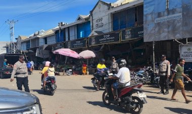 Beri-Rasa-Aman-dan-Cegah-Laka-Lantas-di-Momentum-Paskah,-Personel-Pos-Pelayanan-Ops-Semana-Santa-2026-Polres-Belu-Rutin-Atur-Lalu-Lintas-dan-Patroli-di-Pasar