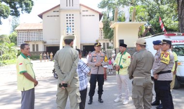 Pantau-Misa-Kamis-Putih,-Kapolres-Belu,-AKBP-I-Gede-Eka-Putra-Astawa-Pastikan-Ibadah-Berjalan-Aman-dan-Kondusif