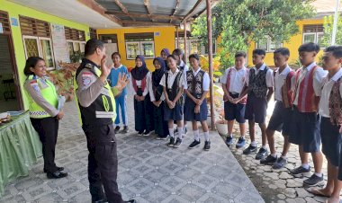 Police-Goes-To-School,-Sat-Lantas-Polres-Belu-Tekankan-Pentingnya-Disiplin-Berlalu-Lintas-ke-PKS-SMPN-1-Atambua