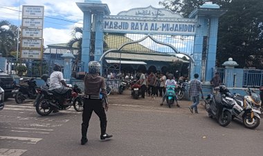 Beri-Rasa-Aman-Umat-Islam-Saat-Ibadah,-Sat-Lantas-Polres-Belu-Rutin-Amankan-Sholat-Jumat-di-Masjid-Agung-Al-Mujahidin