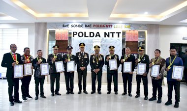 Kapolda-NTT-Berikan-Penghargaan-kepada-Personel-dan-Tokoh-Berprestasi,-Wujud-Apresiasi-atas-Dedikasi-bagi-Institusi-dan-Masyarakat