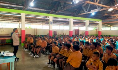 Sosialisasi-Kenakalan-Remaja-kepada-Pelajar-Baru-SMPK-HTM-Halilulik,-Bhabinkamtbmas--Naitium-Polres-Belu-Tekankan-Soal-Bahaya-Bullying-terhadap-Masa-Depan