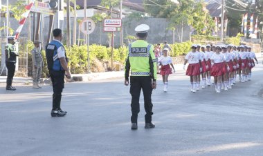 Berjibaku-dari-Siang-Hingga-Malam,-Polres-Belu-Amankan-Gerak-Jalan-17-KM-Sambut-HUT-RI-ke-81