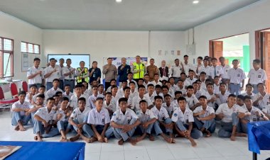 Kolaborasi-Epik-Polres-Belu-dan-RRI-Atambua,-Gelar-Talkshow-Edukasi-Tertib-Berlalu-Lintas-dan-Pencegahan-Kenakalan-Remaja-untuk-Pelajar-SMKN-3-Atambua