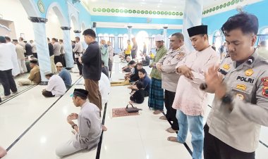 Kirim-Doa-Mohon-Pertolongan-Tuhan-Ditengah-Bencana,-Polres-Belu-bersama-Umat-Islam-di-Perbatasan-Gelar-Sholat-Istighosah-untuk-Korban-Gempa-Flores