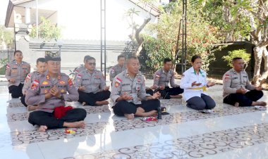 Pray-For-Flores,-Kapolres-Belu-bersama-Anggota-Serentak-Gelar-Doa-Bersama-untuk-Korban-Bencana-Gempa-Flores