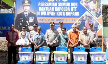 Resmikan-Delapan-Titik-Sumur-Bor,-Kapolda-NTT-Salurkan-Bansos-kepada-Warga-Kelurahan-Belo