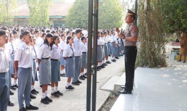 Polisi-Peduli-Pendidikan:-Kapolres-Belu-Sambangi-SMAN-1-Atambua,-Ingatkan-Pelajar-Jauhi-Narkoba,-Kenakalan-Remaja-dan-Waspada-Kejahatan-Digital