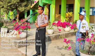 Polisi-Peduli-Pendidikan:-Pimpin-Upacara-di-SMKN-1-Atambua,-Kapolres-Belu-Imbau-Pelajar-Tertib-Berlalu-Lintas-dan-Jauh-Kenakalan-Remaja