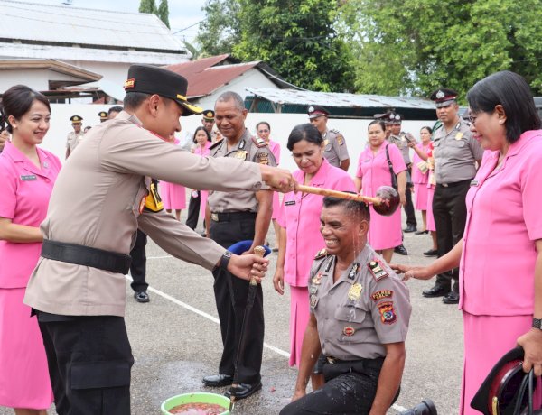 Tutup Tahun 2025, Kapolres Belu, AKBP I Gede Eka Putra Astawa Pimpin Upacara Kenaikan Pangkat Perwira dan Bintara Polri
