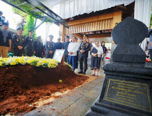 Hadiri Pemakaman, Kapolri: Pesan Eyang Meri Jadi Inspirasi dan Semangat Keluarga Besar Polri