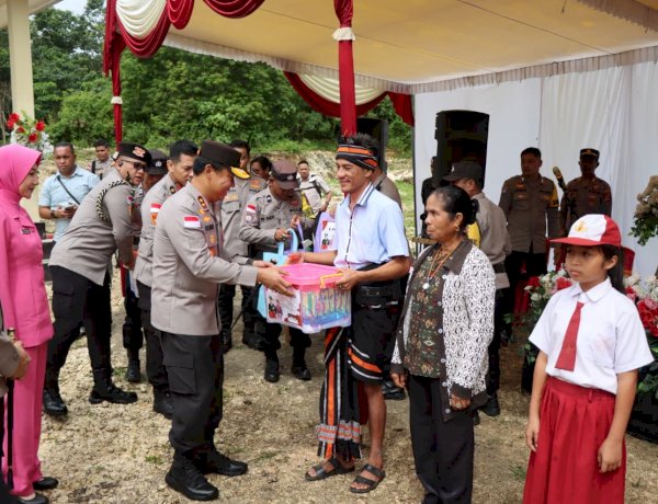 Kapolda NTT Berbagi Tali Asih di Peresmian Pospol Umbu Ratu Nggay Barat, Wujud Semangat “NTT Penuh Kasih”
