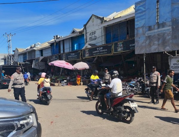 Beri Rasa Aman dan Cegah Laka Lantas di Momentum Paskah, Personel Pos Pelayanan Ops Semana Santa 2026 Polres Belu Rutin Atur Lalu Lintas dan Patroli di Pasar