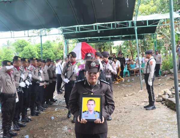 Beri Penghormatan Terakhir, Polres Belu Gelar Upacara Pemakaman Almarhum PELDA Purnawirawan Rofinus Selem