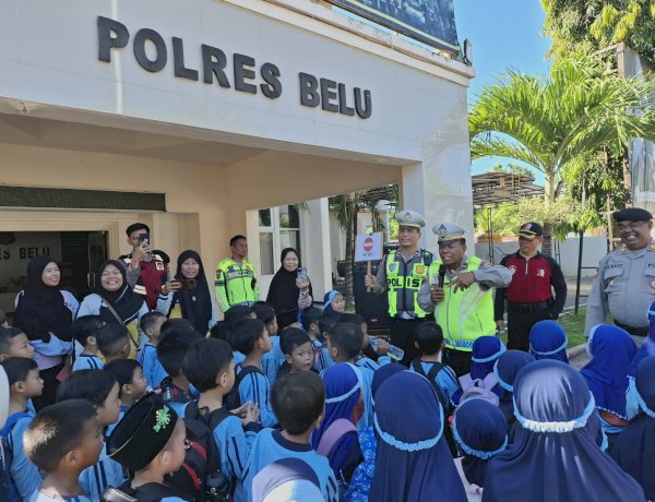 Ingin Tahu Lebih Dekat Profesi Polisi , Ratusan Anak-anak TK RA Hidayatullah Atambua Kunjungi Polres Belu di Momen Hardiknas