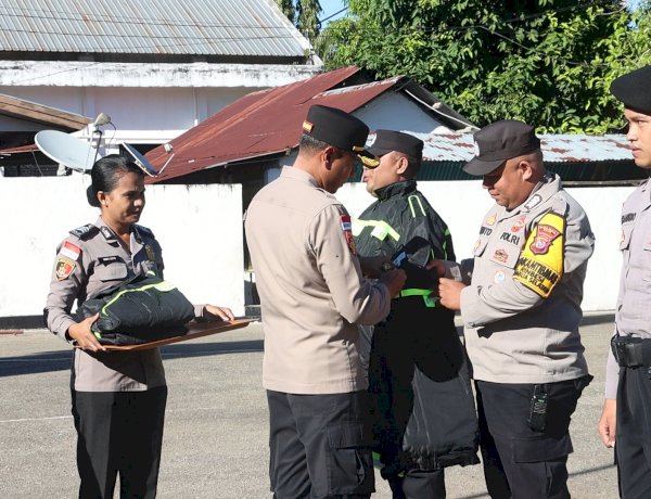 Dukung Pelayanan Tugas yang Lebih Optimal, Kapolres Belu Bagikan Rompi dan Jaket untuk Personel Samapta, Reskrim dan Bhabinkamtimas