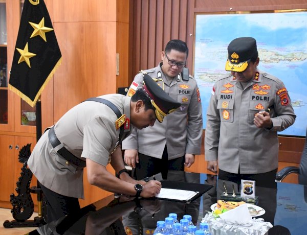 Kapolda NTT Pimpin Penyerahan Jabatan Wakapolda, Brigjen Pol Baskoro Tri Prabowo Memasuki Masa Purna Tugas