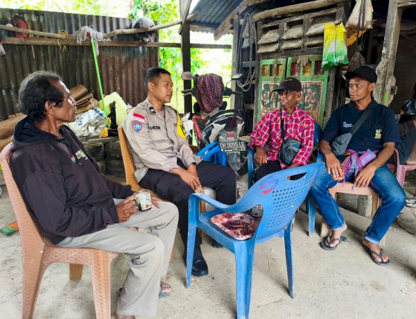 Duduk Bersama Eratkan Kebersamaan, Bhabinkamtibmas Nanaet Polres Belu Ajak Warga Jaga Kamtibmas dan Waspadai Bencana Alam