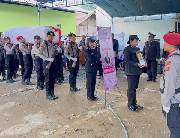 Beri Penghormatan Terakhir, Polres Belu Gelar Upacara Pemakaman Almarhum Brigadir Polisi Kepala Purnawirawan Jonas Lama