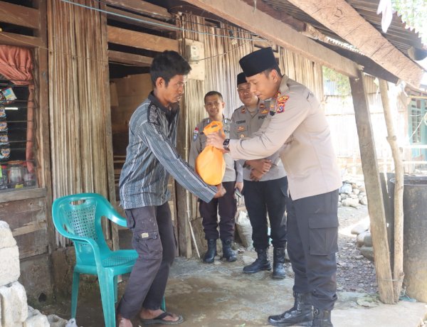 Rajut Kebersamaan di Momen Idul Adha 1447 H, Kapolres Belu, AKBP I Gede Putra Astawa Salurkan Daging Kurban dan Beras untuk Kaum Duafa di Desa Manleten