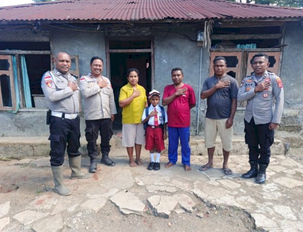 Viral karena Kaos Kaki dari Arang, Siswa di TTS Dapat Bantuan Perlengkapan Sekolah dari Kapolda NTT
