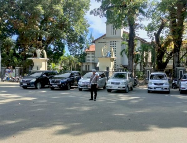 Jamin Keamanan Sekaligus Cegah Laka Lantas, Satuan Lalu Lintas Polres Belu Rutin Atur Lalu Lintas di Gereja Saat Ibadah Minggu