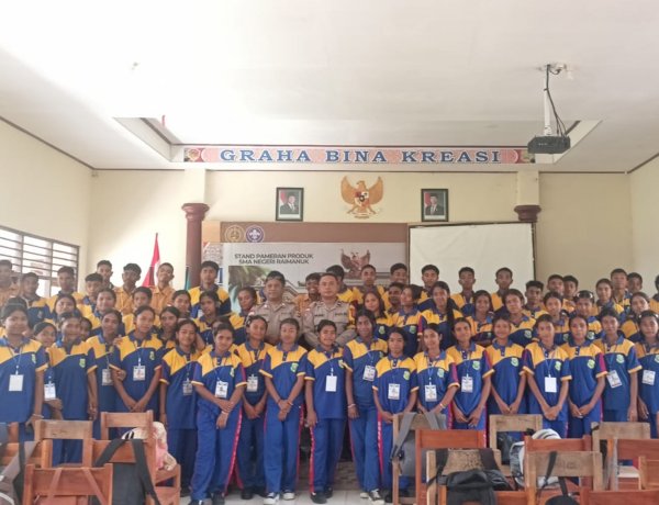 Peduli Masa Depan Generasi Muda, Polsek Raimanuk Ajak Siswa Baru SMAN Raimanuk Jauhi Kenakalan Remaja dan Patuhi Aturan Lalu Lintas
