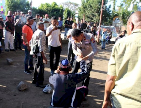 Ritual Bau Lolon Satukan Dua Kampung, Kapolda NTT Dorong Perdamaian Jadi Komitmen Bersama
