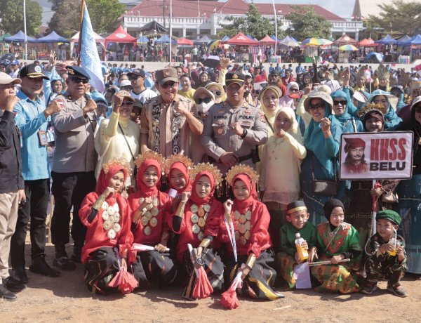 Sedot Perhatian Ribuan Warga, Karnaval Kebangsaan Sambut HUT RI ke 81 Dijaga dan Dikawal Ketat Personel Polres Belu