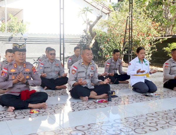Pray For Flores, Kapolres Belu bersama Anggota Serentak Gelar Doa Bersama untuk Korban Bencana Gempa Flores