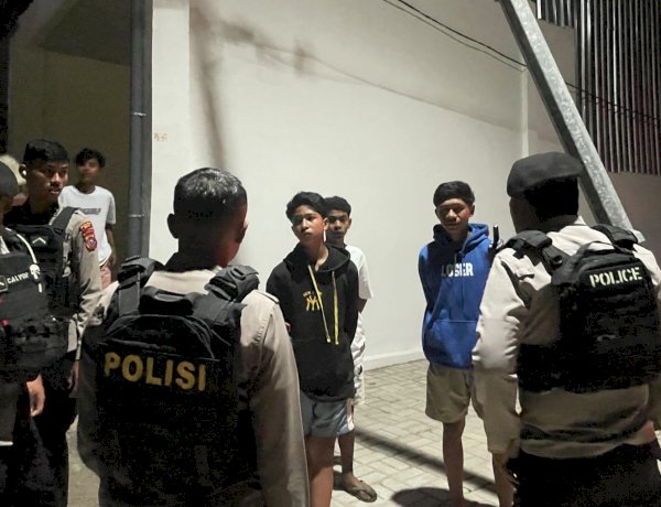 Jauhi Miras Saat Nongkrong, Pesan Tim Turjawali Polres Belu ke Sekelompok Muda Saat Gelar Patroli Dialogis di Akhir Pekan