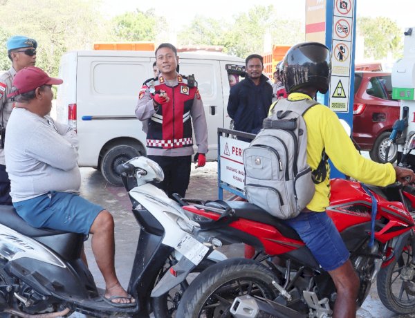 Pimpin Langsung Patroli Dialogis, Kapolres Belu, AKBP I Gede Eka Putra Astawa Pantau Tujuh SPBU, Pastikan Distribusi BBM Berjalan Kondusif dan Sesuai Mekanisme